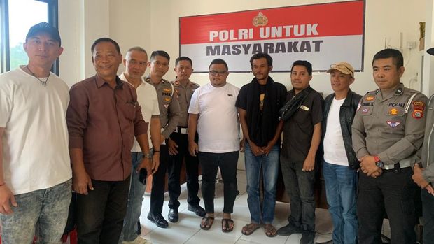 Dengan penyesalan mendalam dan komitmen tanggung jawab sejak awal, Sdr. RR dari Hogers Indonesia kooperatif menjalani pemeriksaan di Polres Toraja Utara. Proses transparan ini turut disaksikan langsung oleh orang tua Almarhum ananda J dan tokoh masyarakat. Dengan penyesalan mendalam dan komitmen tanggung jawab sejak awal, Sdr. RR dari Hogers Indonesia kooperatif menjalani pemeriksaan di Polres Toraja Utara. Proses transparan ini turut disaksikan langsung oleh orang tua Almarhum ananda J dan tokoh masyarakat.