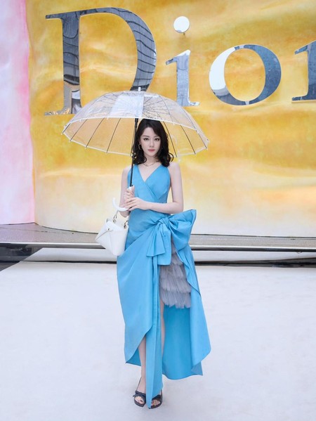 Most Pop: Penampilan Dilraba Dilmurat di Acara Dior, Foto Tanpa Edit Jadi Sorotan