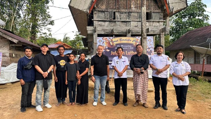 Director Hogers Indonesia, Yudi Djadja, mengikuti prosesi pemakaman Almarhum ananda J di Nanggala, Toraja Utara.