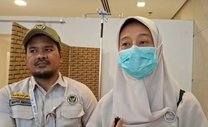 Dokter spesialis paru Dessy Mizarti Zailirin ditemui saat bertugas di klinik satelit Hotel Alhidayah Tower Company, Senin (4/5/2026)