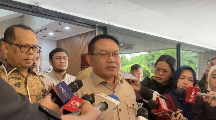 Kepala Kantor Staf Kepresidenan (KSP) Dudung Abdurachman menerima Wakil Ketua KPK Agus Joko Pramono di gedung Bina Graha, Jakarta Pusat, Selasa (5/5/2026).