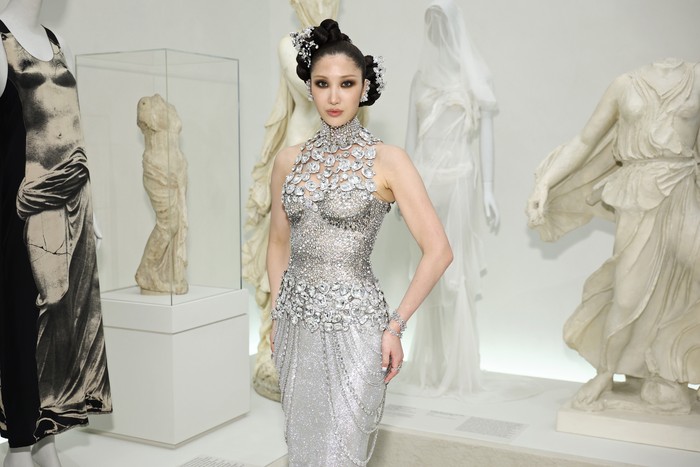 NEW YORK, NEW YORK - MAY 04:  EJAE attends the 2026 Met Gala celebrating 