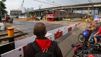 Keberadaan flyover ini juga diharapkan mampu memangkas waktu tempuh dan meningkatkan mobilitas masyarakat, khususnya di kawasan Jakarta Barat yang dikenal memiliki tingkat kemacetan cukup tinggi.