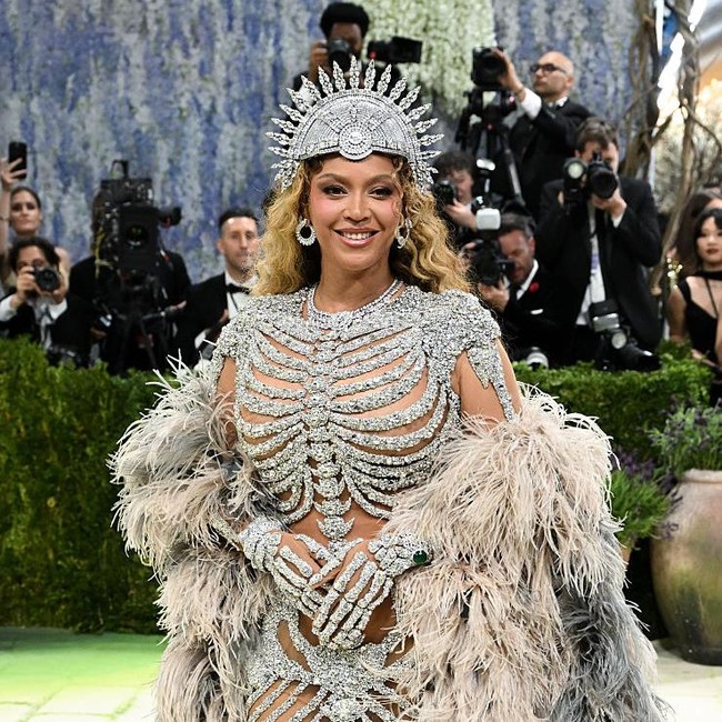 Foto: Gaya Comeback Beyonce di MET Gala 2026, Pakai Gaun Berlian Tengkorak