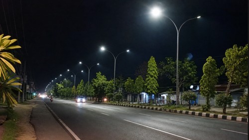 Ilustrasi lampu jalan. (Chat GPT)