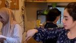 Intip Keseruan Dewi Persik saat Masak di Dapur hingga Cicip Sushi Viral