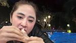 Intip Keseruan Dewi Persik saat Masak di Dapur hingga Cicip Sushi Viral