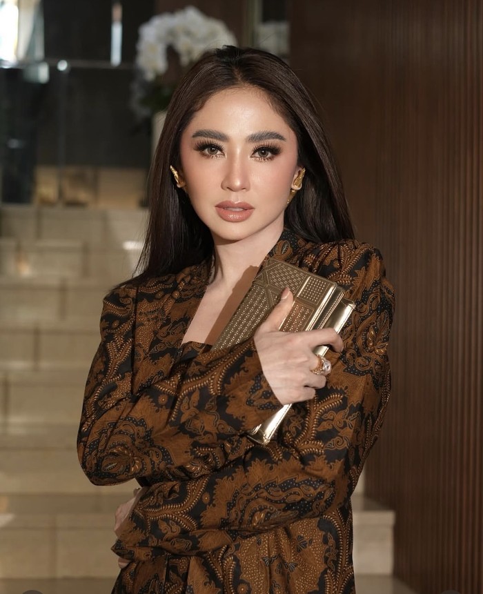Intip Keseruan Dewi Persik saat Masak di Dapur hingga Cicip Sushi Viral