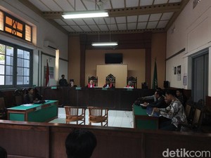 Jokowi Lagi-lagi Digugat soal Ijazah di PN Solo