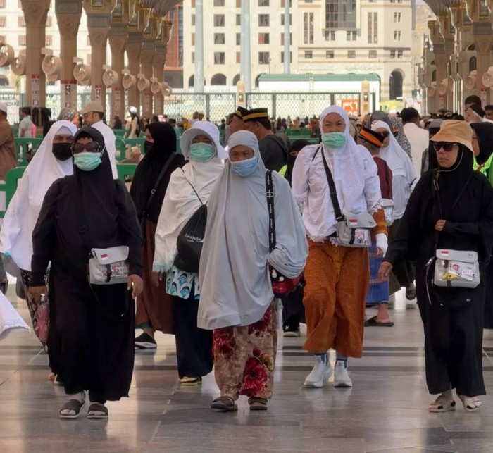 Jemaah haji Indonesia di Masjid Nabawi. 