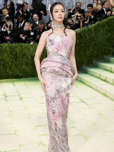 NEW YORK, NEW YORK - MAY 04: Jisoo attends the 2026 Met Gala celebrating 