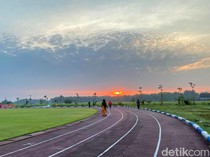 Menikmati Joging View Sunrise dan Gunung Wilis di Gelora Bung Sumardji Nganjuk