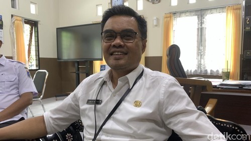 Kepala Badan Pendapatan Daerah (Bapenda) Lombok Barat, Lalu Agha Farabi ditemui di ruangannya, Selasa (5/5/2026). (M. Zahiruddin/detikBali)