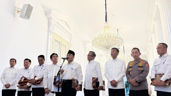 Komisi Percepatan Reformasi Polri bersama Kapolri Jenderal Listyo Sigit Prabowo konferensi pers di Istana Kepresidenan, Jakarta Pusat, Selasa (5/5/2026).