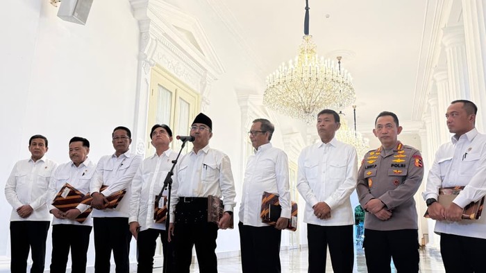 Komisi Percepatan Reformasi Polri bersama Kapolri Jenderal Listyo Sigit Prabowo konferensi pers di Istana Kepresidenan, Jakarta Pusat, Selasa (5/5/2026).