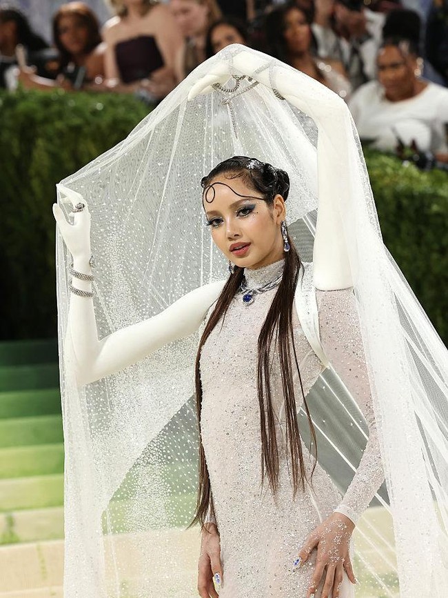 12 Perhiasan Termewah di Met Gala 2026, Lisa Pakai Kalung Rp 100 Miliar