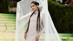 Lengan ekstra ini dibuat dengan printer 3D, dipasang di bahu Lisa. (Foto: Dok. Getty Images)