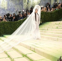 Tahun ini menjadi momen besar bagi Lisa di Met Gala 2026. Sebab untuk pertama kalinya ia masuk dalam jajaran komite tuan rumah, bergabung bersama Zoë Kravitz, Sabrina Carpenter, Doja Cat, Misty Copeland, Lena Dunham, dan lainnya. Foto: Dok. Getty Images