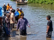 Mayat Perempuan Mengambang di Laut Gegerkan Warga Nguling Pasuruan
