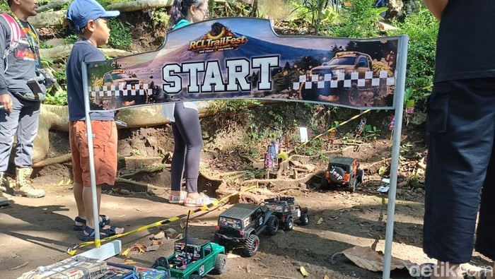 Melihat keseruan offroad ratusan mobil remote control