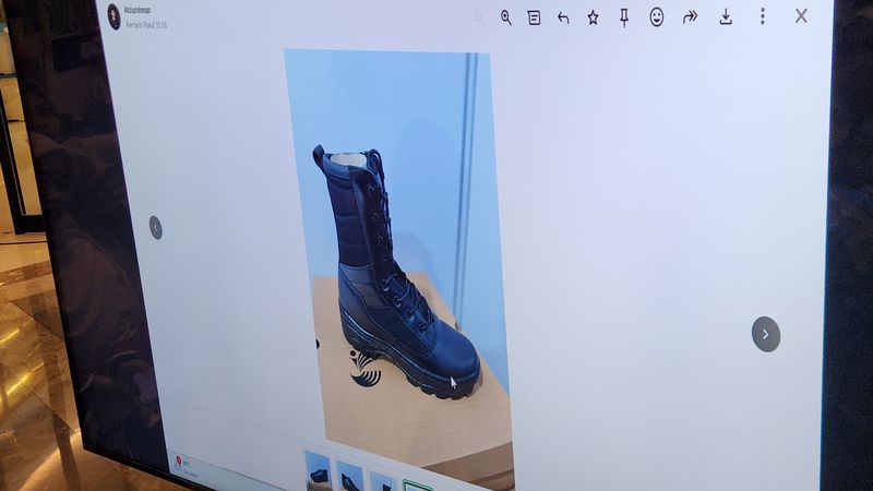 Mensos Gus Ipul beri penjelasan soal sepatu untuk sekolah rakyat (Adrial/detikcom)
