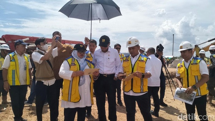 Menteri Pekerjaan Umum (PU) Dody Hanggodo melihat progres pembangunan sekolah rakyat di Lhokseumawe