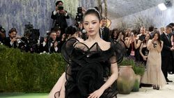 Karina dan Ningning aespa Debut Met Gala