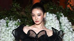Karina dan Ningning aespa Debut Met Gala