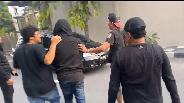 Pelaku saat dikeler di Polres Ngawi