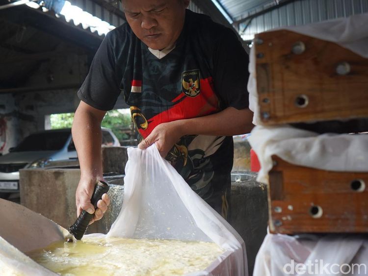 Potret Pabrik Tahu Legendaris di Surabaya Bertahan 74 Tahun