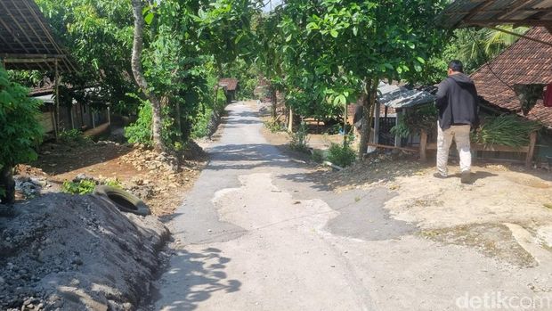 Kondisi jalan RT yang diperbaiki dari hasil sanksi pasangan yang kepergok selingkuh di RT 10, Karangnongko, Ngloro, Saptosari, Gunungkidul, Selasa (5/5/2026).