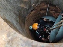 Aksi Tak Biasa BPBD Ciamis, Evakuasi Penggorengan Jumbo di Sumur