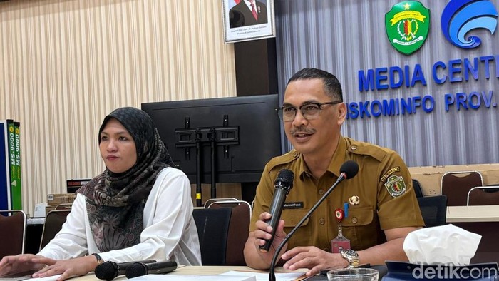Plt Kepala Biro Umum Setda Kaltim Astri Intan Nirwangi (kiri) dan Kadiskominfo Kaltim Muhammad Faisal (kanan).