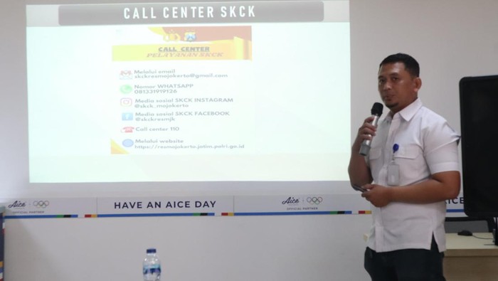 Polres Mojokerto saat sosialisasi pengurusan SKCK