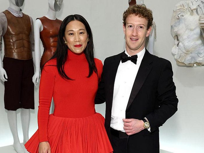 Priscilla Chan dan Mark Zuckerberg menghadiri Met Gala 2026 di Museum Metropolitan pada 04 Mei 2026 di New York City.