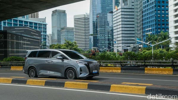 Resmi! Mobil Listrik Tetap Bebas Pajak dan Ganjil Genap