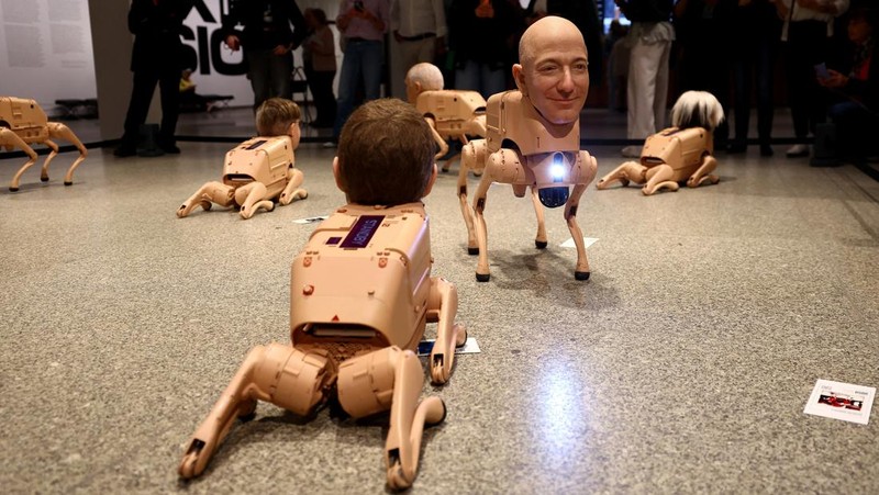 Visitors view robotic dogs with silicone heads modelled after Mark Zuckerberg, Andy Warhol, Kim Jong Un and others, at the interactive art installation 'Beeple. Regular Animals' by the artist Beeple (Mike Winkelmann), at the Neue Nationalgalerie in Berlin, Germany, April 30, 2026. REUTERS/Lisi Niesner