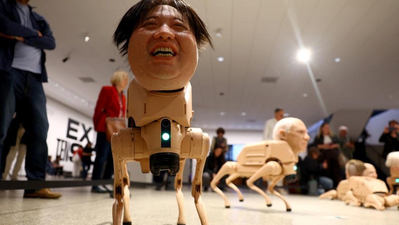 Visitors view robotic dogs with silicone heads modelled after Mark Zuckerberg, Andy Warhol, Kim Jong Un and others, at the interactive art installation 'Beeple. Regular Animals' by the artist Beeple (Mike Winkelmann), at the Neue Nationalgalerie in Berlin, Germany, April 30, 2026. REUTERS/Lisi Niesner