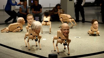 “Regular Animals” sebelumnya diperkenalkan di ajang Art Basel Miami Beach 2025, sebelum akhirnya dibawa ke Berlin dan ditampilkan dalam konteks museum untuk memperluas diskursus publik mengenai seni, teknologi, dan budaya digital. REUTERS/Lisi Niesner  
