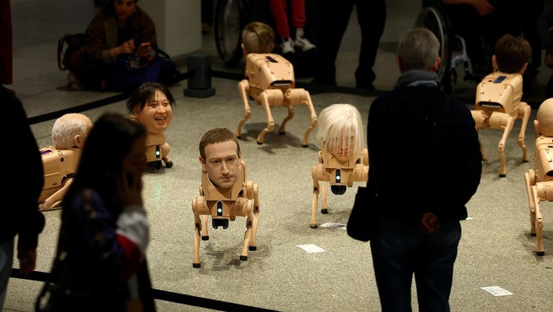 Visitors view robotic dogs with silicone heads modelled after Mark Zuckerberg, Andy Warhol, Kim Jong Un and others, at the interactive art installation 'Beeple. Regular Animals' by the artist Beeple (Mike Winkelmann), at the Neue Nationalgalerie in Berlin, Germany, April 30, 2026. REUTERS/Lisi Niesner
