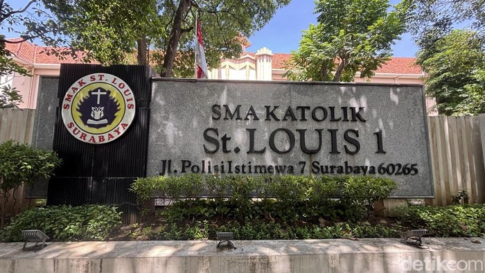 SMA Katolik St. Louis 1 Surabaya