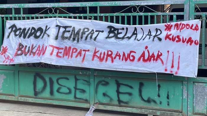 Suasana di depan ponpes Ndolo Kusumo Kecamatan Tlogowungu Kabupaten Pati, Selasa (5/4/2026). (Dok. Detikcom/Dian Utoro Aji)