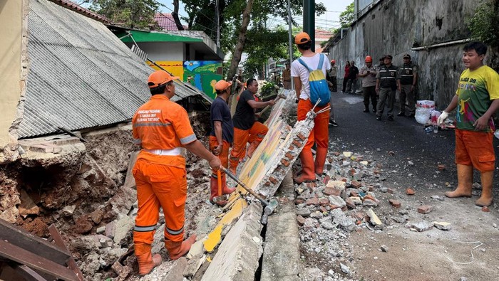 Tembok SDN di Tebet Barat roboh. (Dok. 20detik)