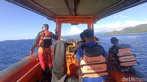 Tim SAR gabungan mencari nelayan hilang di di perairan Loh Kima, Taman Nasional Komodo, Labuan Bajo, Manggarai Barat, NTT, Selasa (5/5/2026).