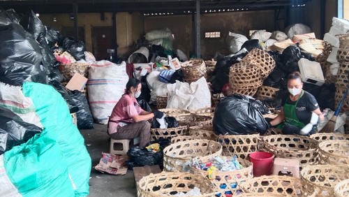 TPS3R Sadu Kencana, Desa Dauh Peken, Kecamatan Tabanan menolak puluhan pelanggan baru pasca dibatasinya pembuangan sampah ke TPA Mandung, Selasa (5/5/2026). Krisna Pradipta/detikBali