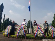 Pesan Damai dari Nisan Putih Ereveld Leuwigajah Cimahi