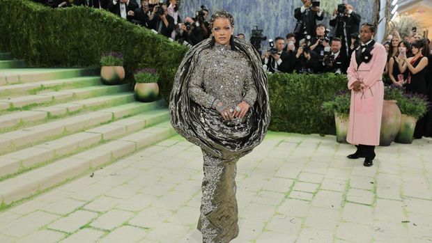 Rihanna and ASAP Rocky pose during the Met Gala, an annual fundraising gala held for the benefit of the Metropolitan Museum of Art's Costume Institute with this year's theme 'Costume Art' in New York City, New York, U.S., May 4, 2026. REUTERS/Daniel Cole