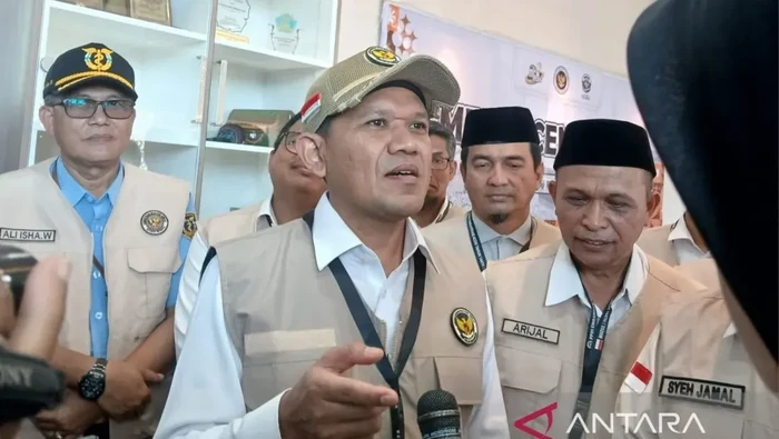 Wakil Gubernur Aceh Fadhlullah saat memberikan keterangan terkait pelaksanaan haji Aceh 2026 di Banda Aceh, Senin (4/5/2026).