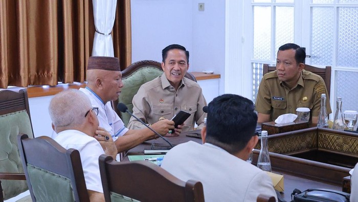 Wali Kota Palembang Ratu Dewa menerima masukan Lembaga Kajian Pembangunan Sumatera Selatan (LKPSS) soal banjir