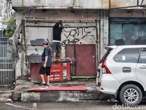 Kios PKL Kosong di Cicadas Market Bandung Kembali Dibongkar